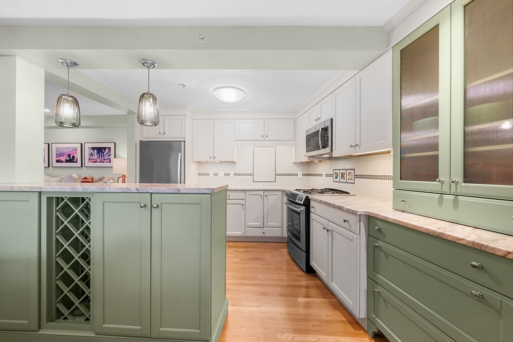 24 Lee Street, Unit B10 Marblehead, MA 01945 - Photo 23 of 33 a kitchen with cabinets and window