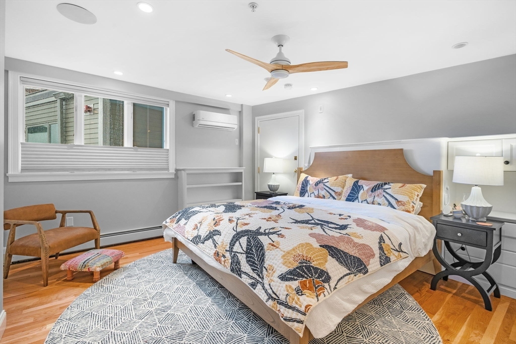 24 Lee Street, Unit B10 Marblehead, MA 01945 - Photo 27 of 33 a bedroom with bed and window