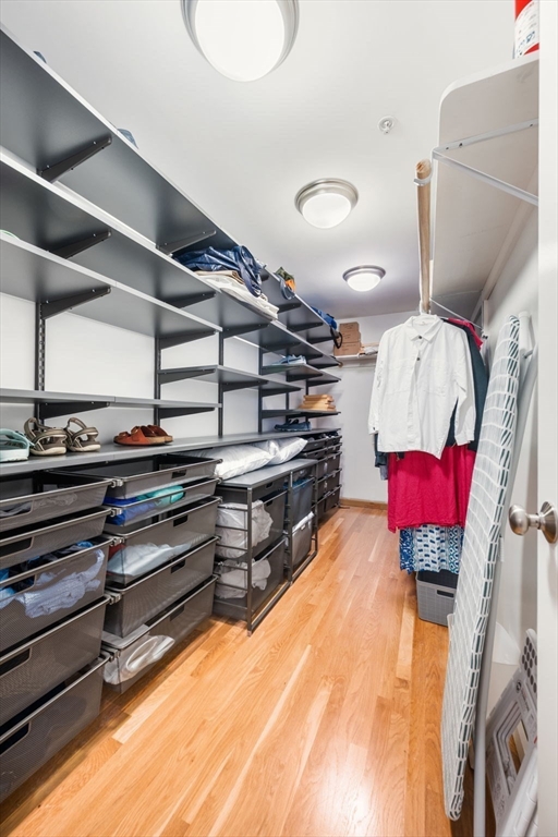 24 Lee Street, Unit B10 Marblehead, MA 01945 - Photo 31 of 33 a view of entryway