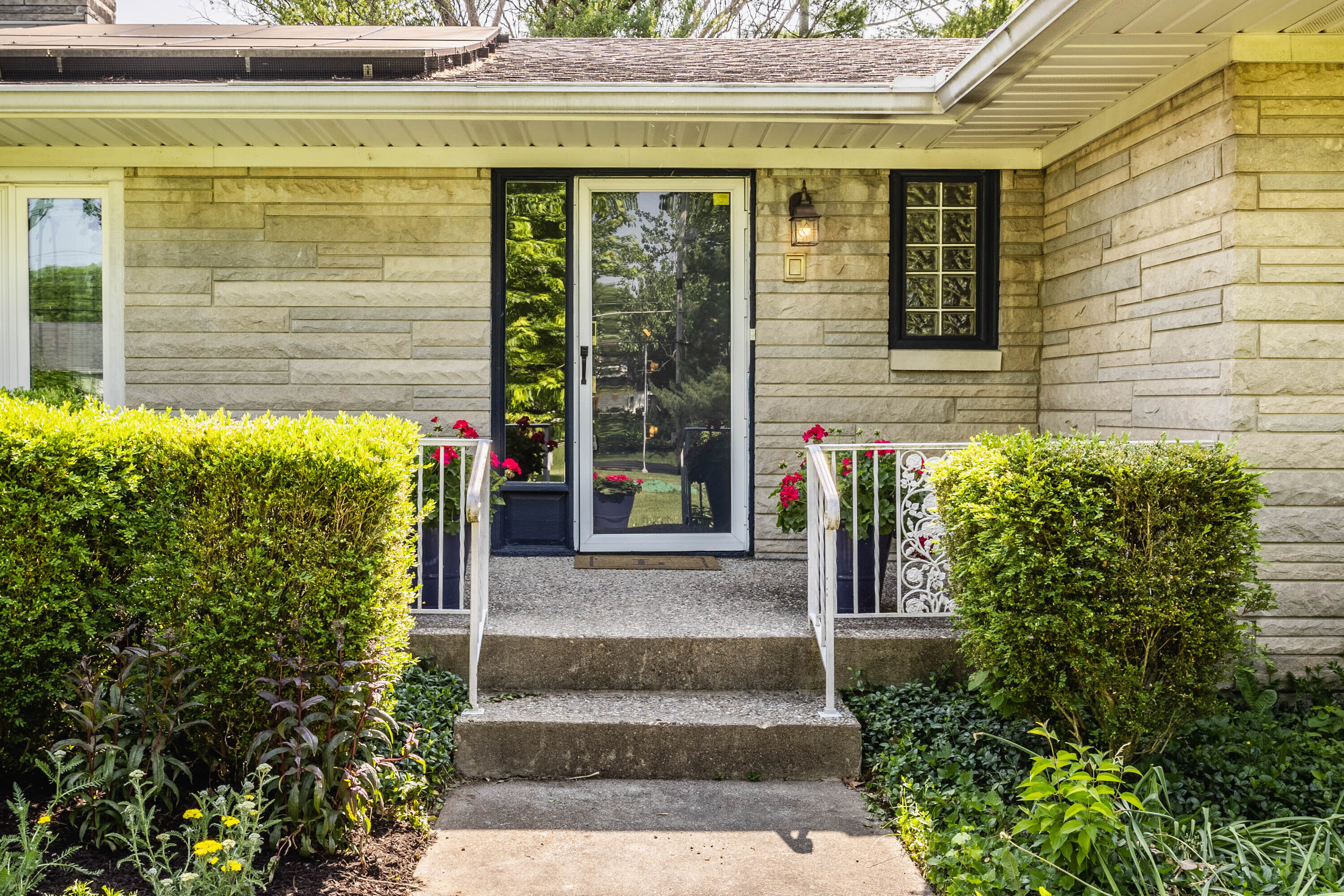8101 Spring Mill Road Indianapolis, IN 46260 - Photo 2 of 50 Gallery Image 2