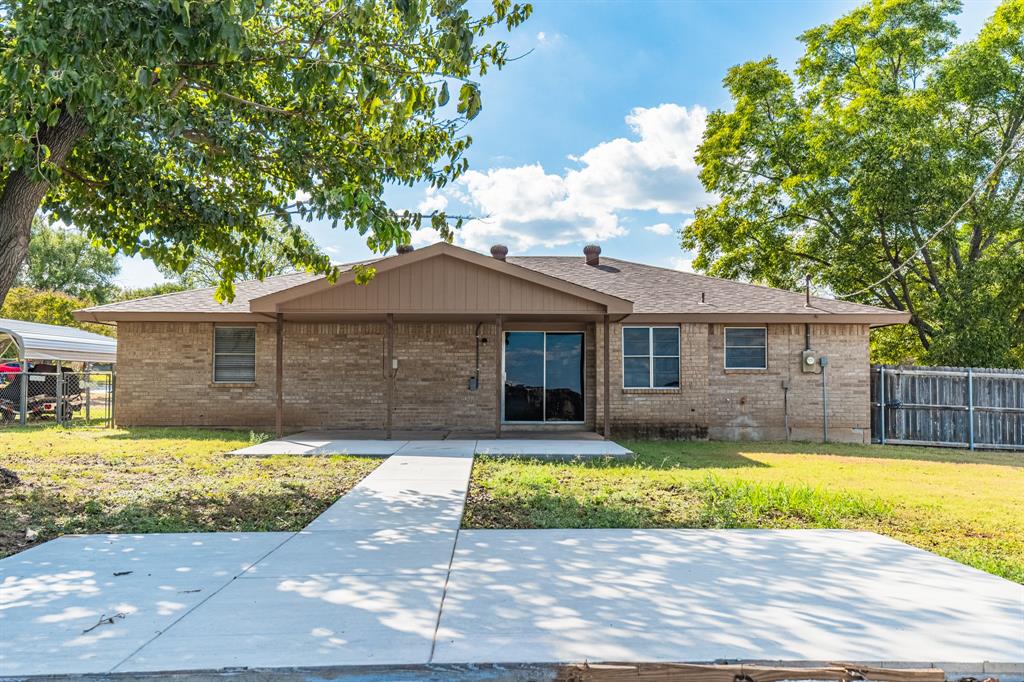 108 Gettysburg Drive Comanche, TX 76442 - Photo 36 of 39 a front view of a house with a yard and garage