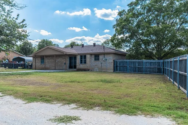 $237,500 | 108 Gettysburg Drive, Comanche, TX 76442