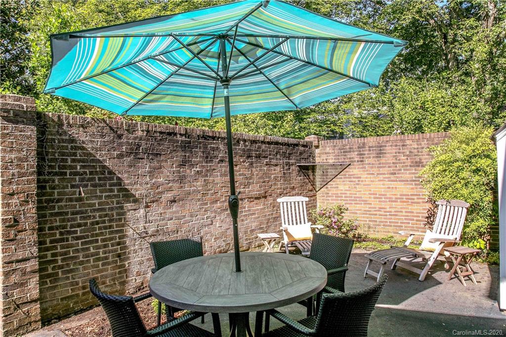 4417 Simsbury Road Charlotte, NC 28226 - Photo 25 of 42 a backyard of a house with table and chairs