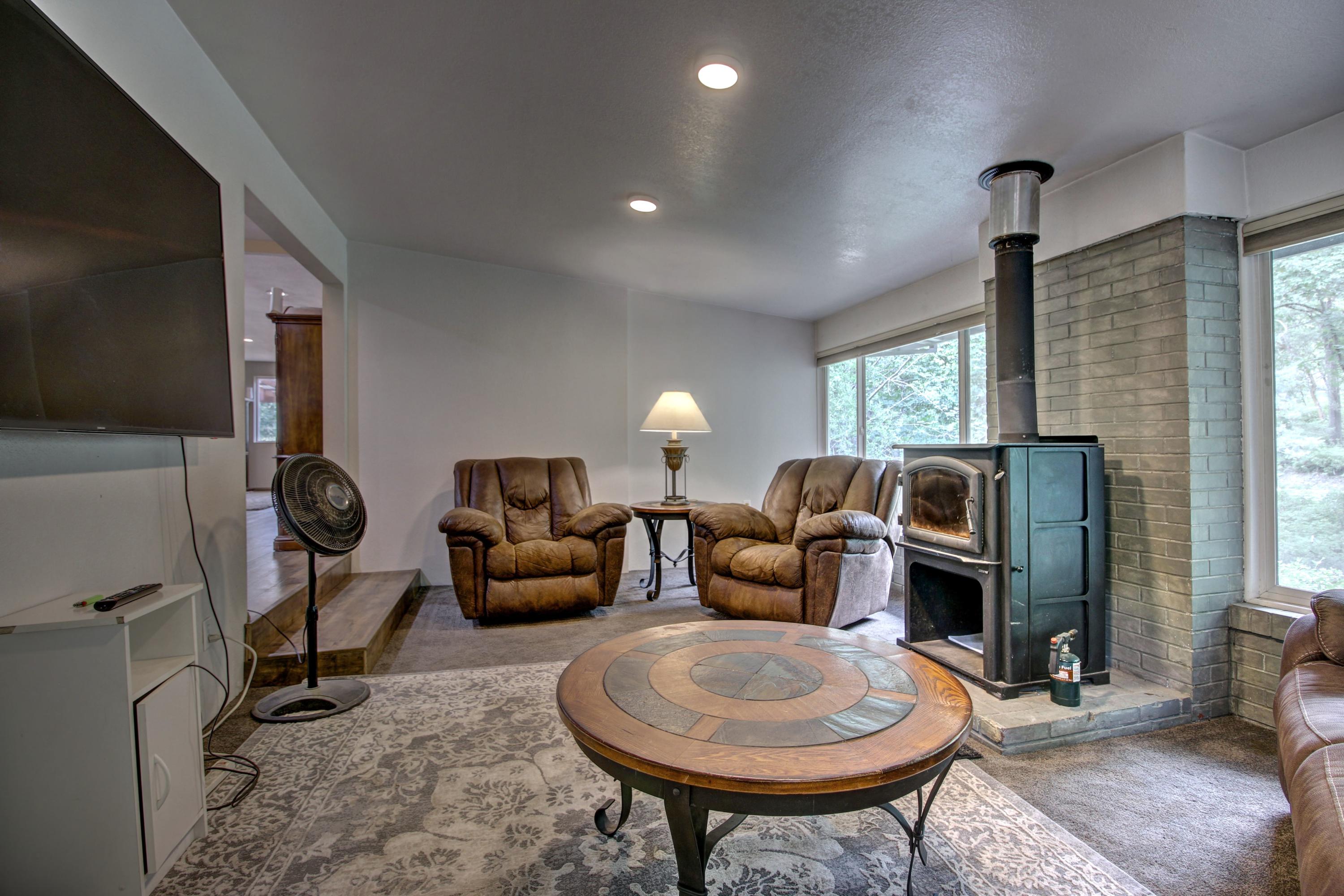 3479 Kane Creek Road Central Point, OR 97502 - Photo 4 of 37 5