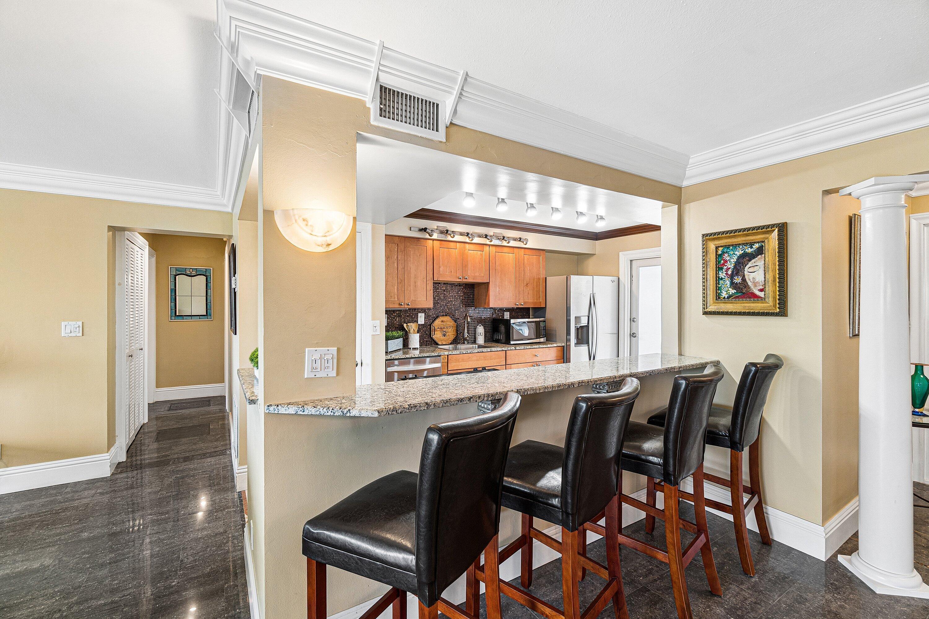 300 East Royal Palm Road, Unit 350 Boca Raton, FL 33432 - Photo 12 of 29 Breakfast Bar