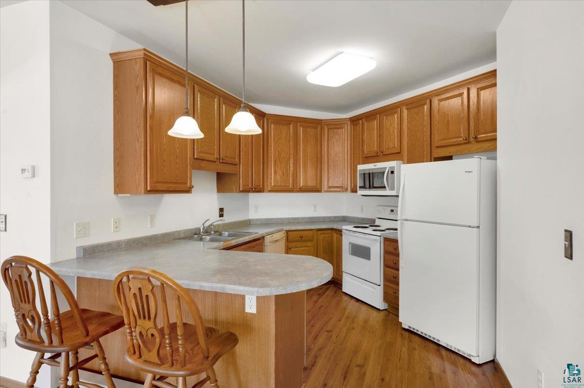 4042 Haines Road, Unit 110 Duluth, MN 55811 - Photo 17 of 30 Breakfast Bar