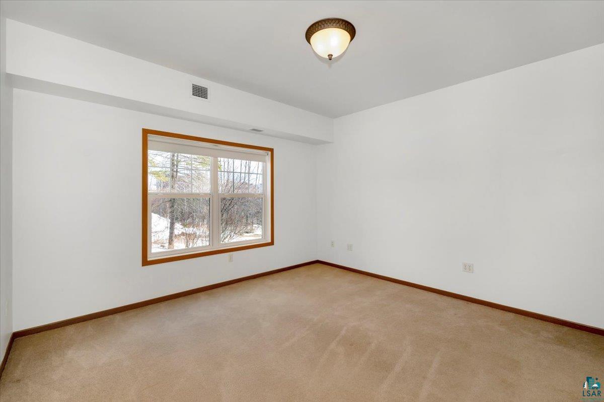 4042 Haines Road, Unit 110 Duluth, MN 55811 - Photo 19 of 30 Primary Bedroom