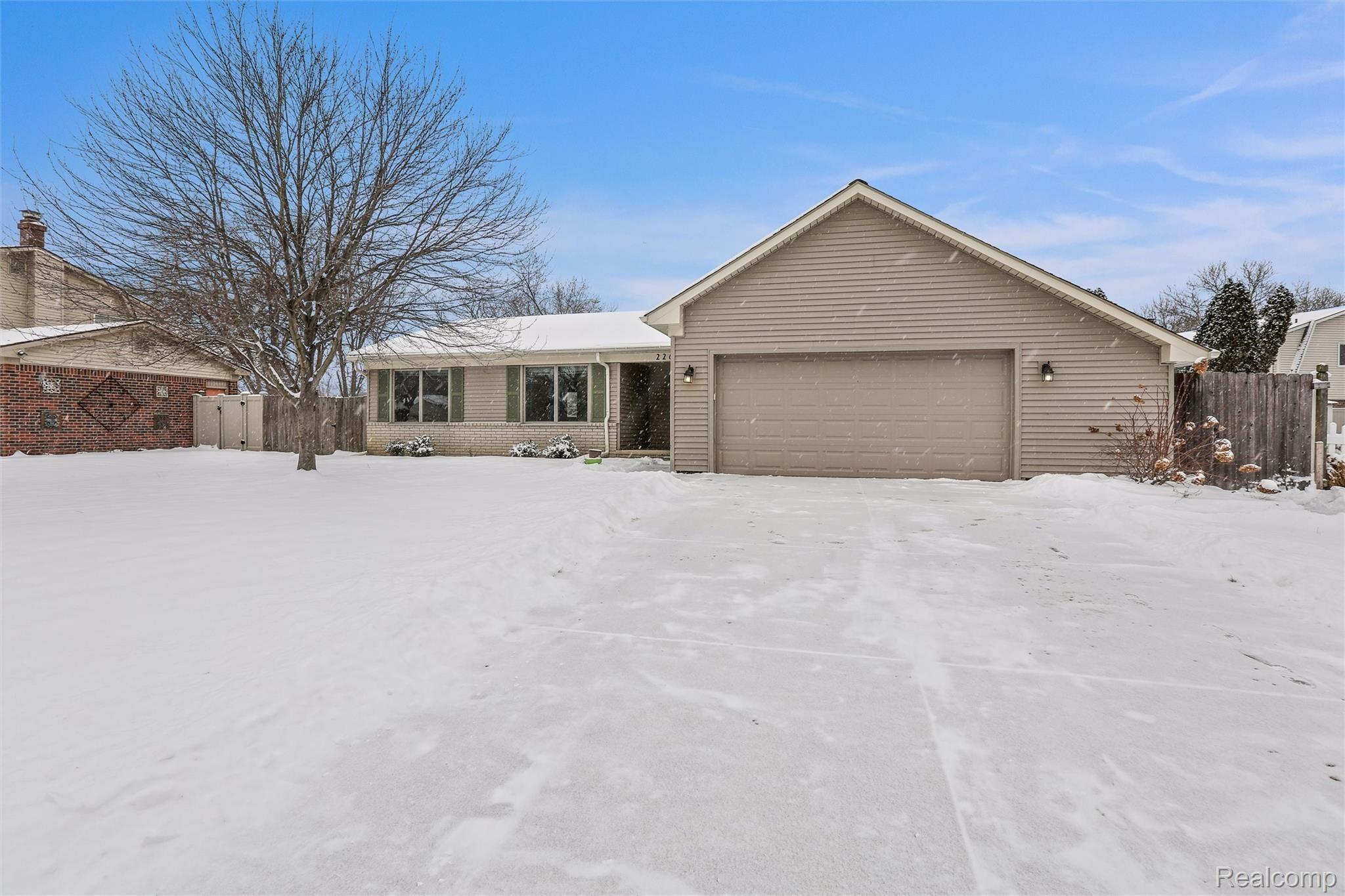 01-22644 Shadowpine Way0031.jpg