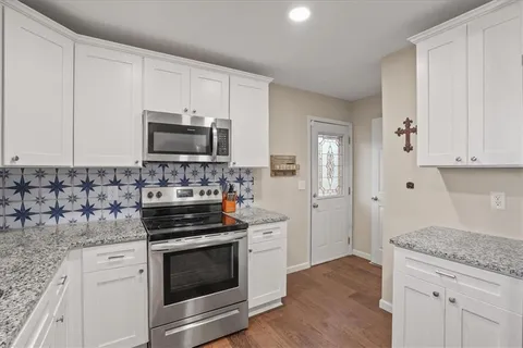 $320,000 | 441 Jamison Drive, Bonner Springs, KS 66012