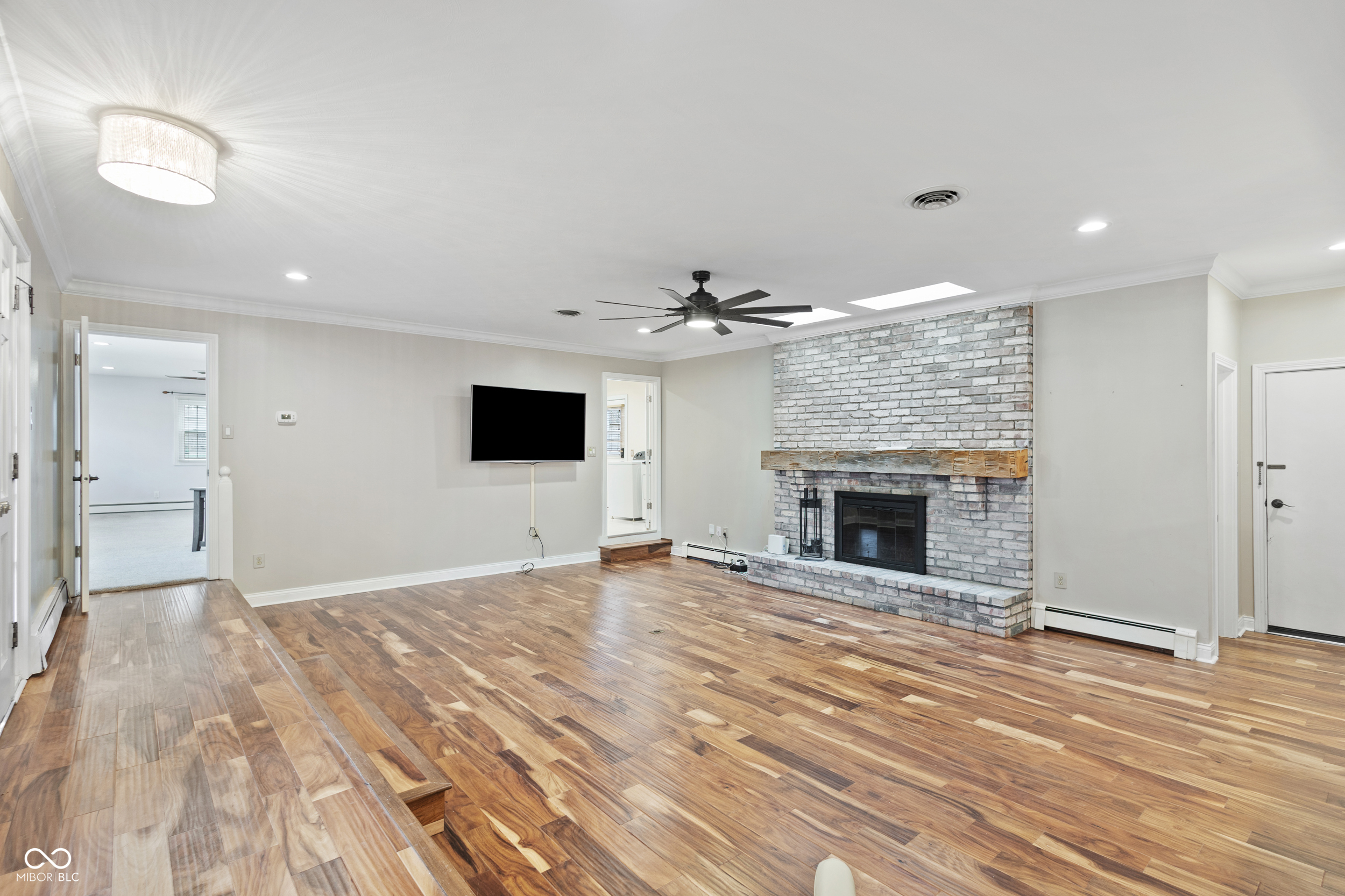 8853 Briarclift Road Indianapolis, IN 46256 - Photo 4 of 72