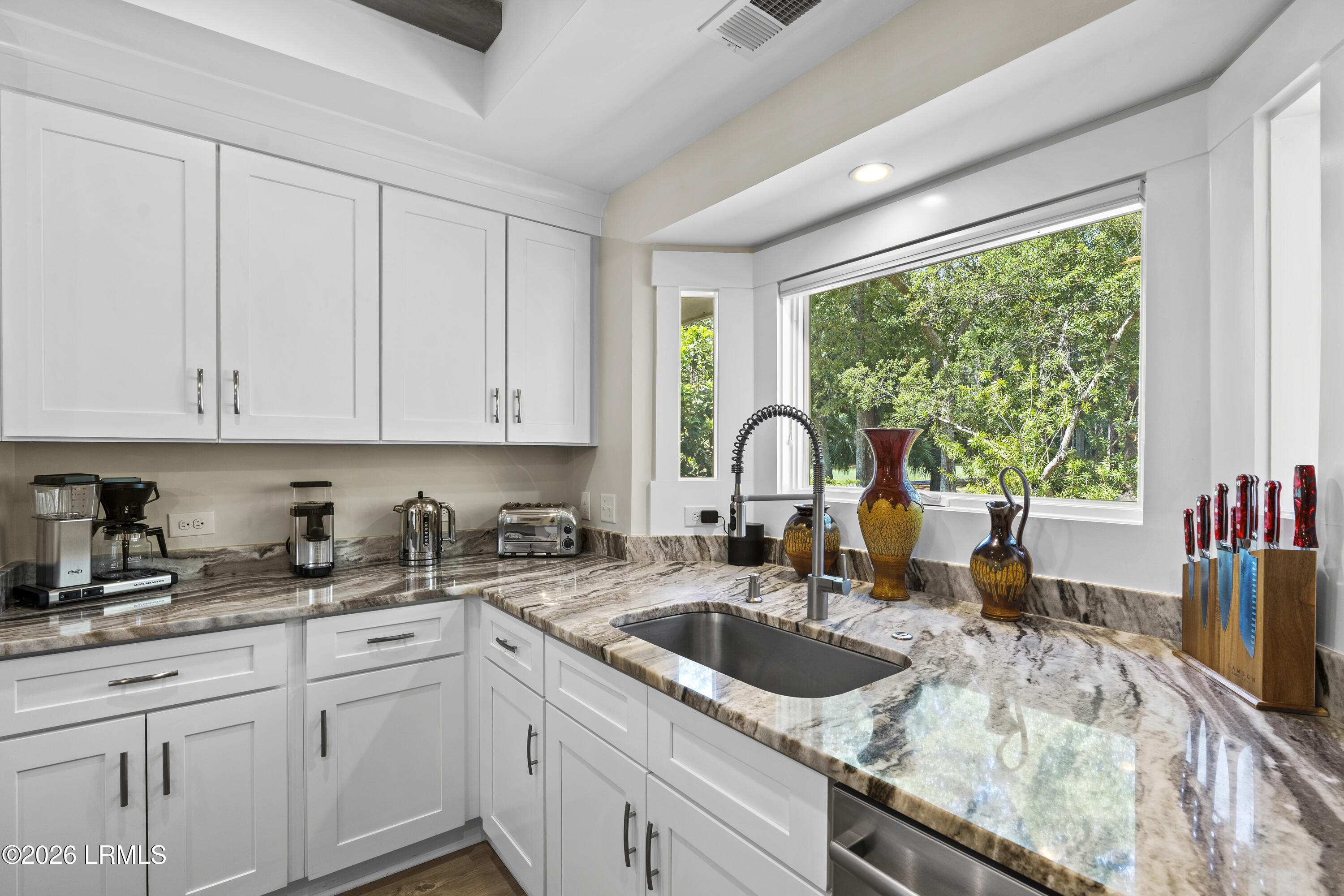 27 Pineland Road Hilton Head Island, SC 29926 - Photo 26 of 76 Kitchen