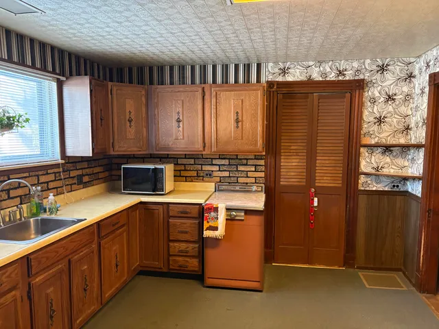 $159,000 | 27 Dexter Street, Bangor, ME 04401