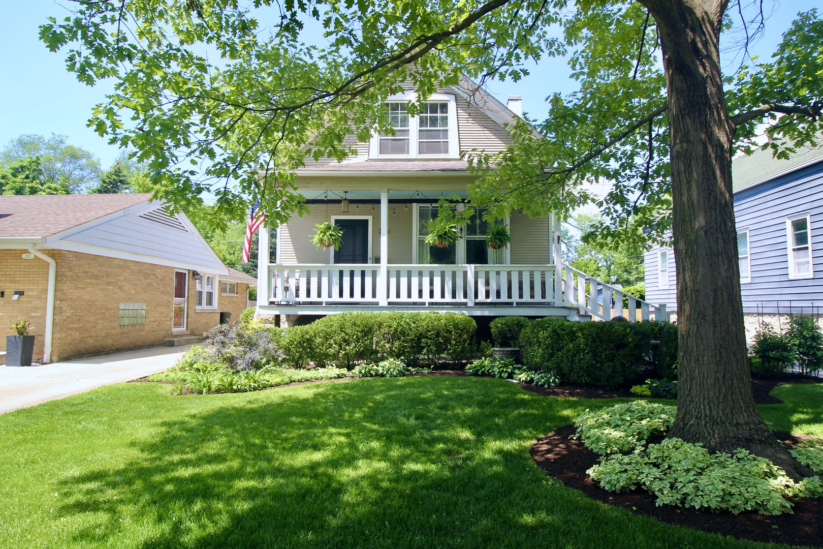 256 Blackhawk Road Riverside, IL 60546 - Photo 3 of 73