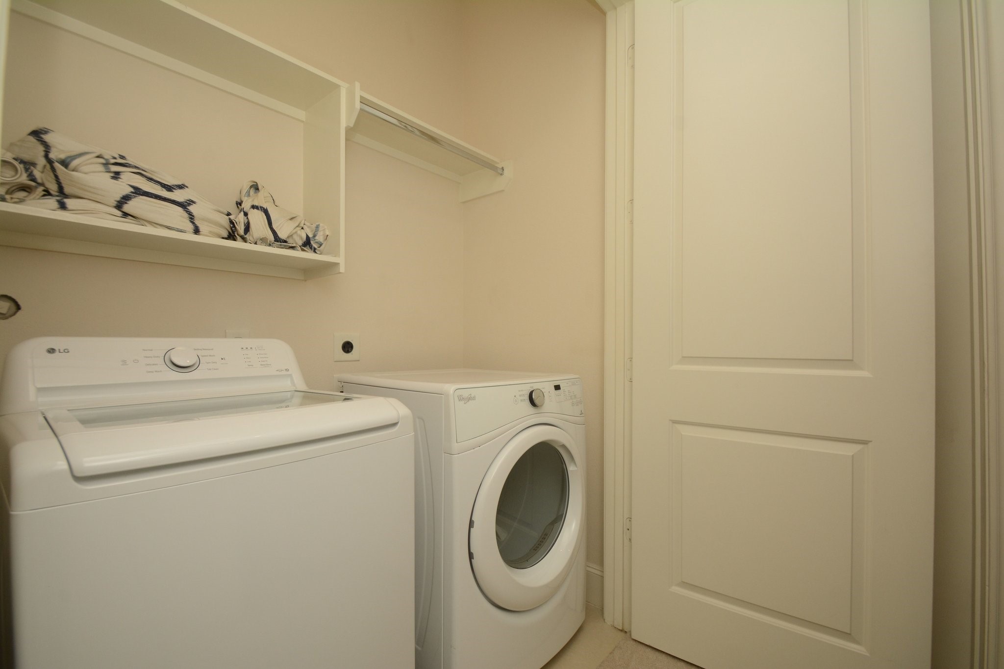 2960 Rusk Street Houston, TX 77003 - Photo 20 of 25 Washer/dryer included, on the 3rd level.