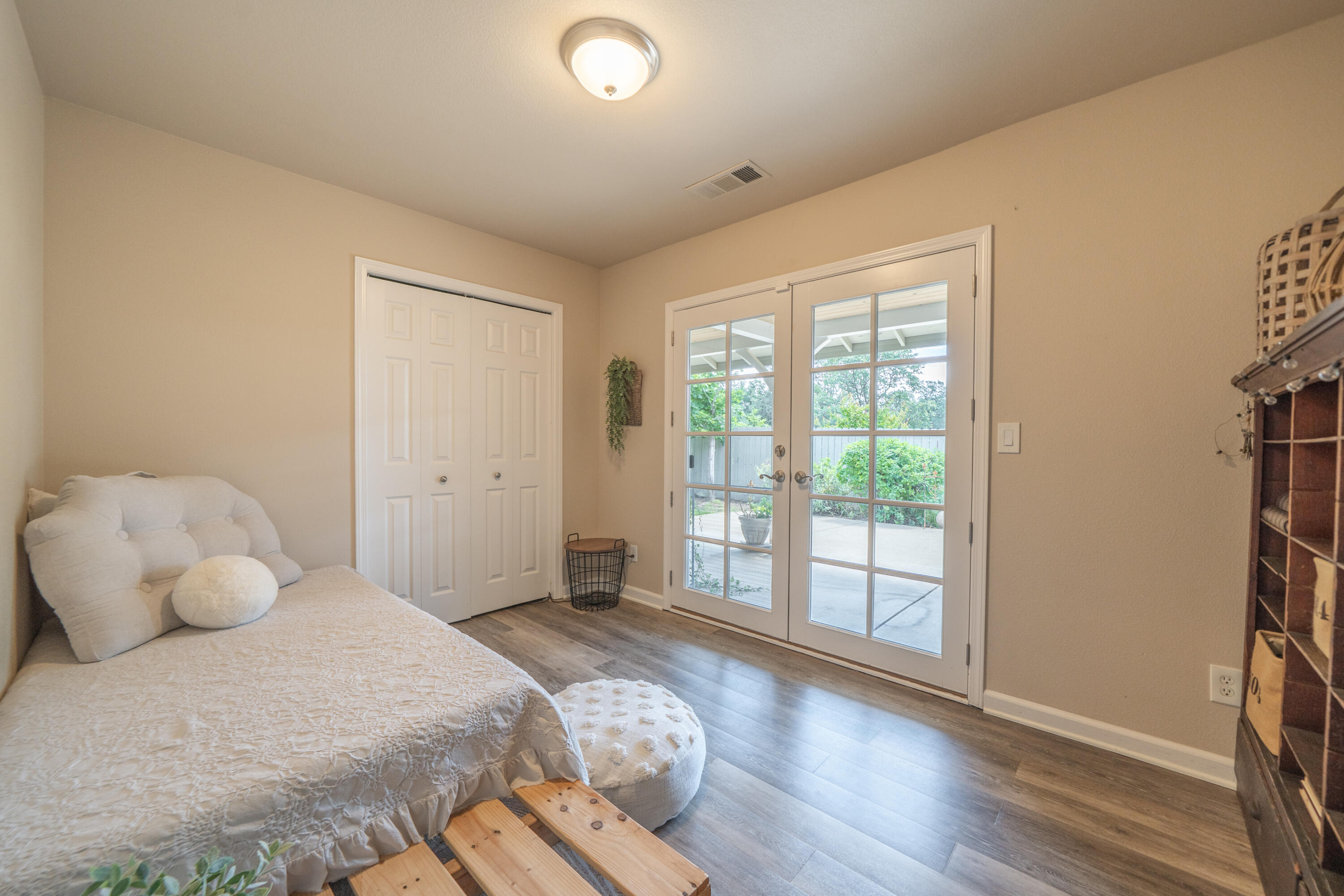 1044 Riviera Drive Redding, CA 96001 - Photo 20 of 46 1044 Riviera Dr-30