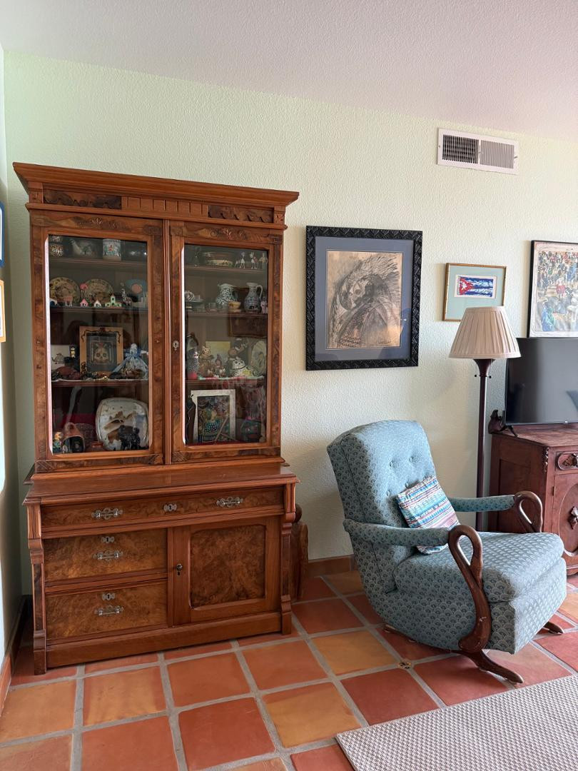 1825 West Ray Road, Unit 1012 Chandler, AZ 85224 - Photo 28 of 34 a living room with furniture and a potted plant