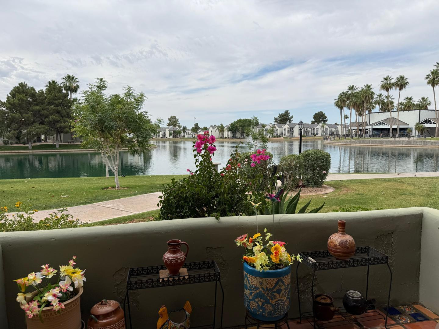1825 West Ray Road, Unit 1012 Chandler, AZ 85224 - Photo 5 of 34 a front view of a house with lots of lake view and a sitting space