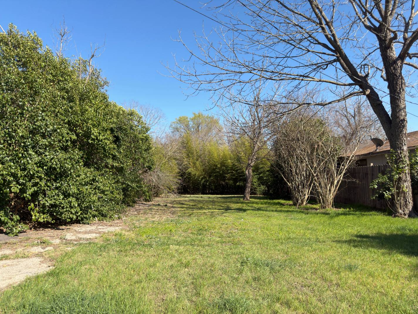 113 Royal Street Taylor, TX 76574 - Photo 1 of 5 View from the street