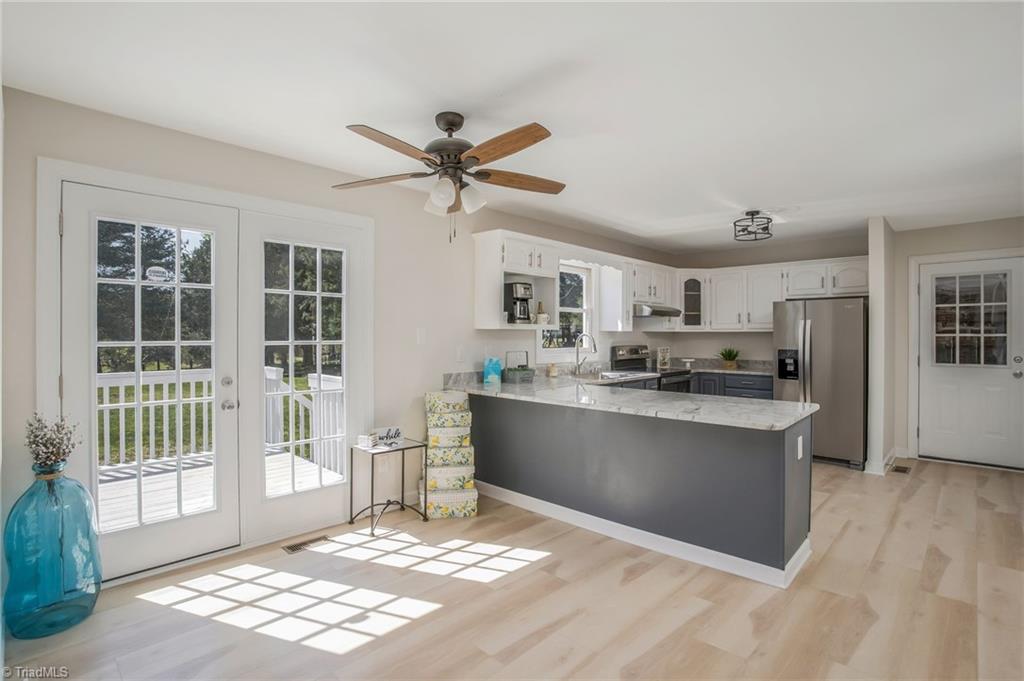 7517 Strawberry Road Summerfield, NC 27358 - Photo 11 of 45 BREAKFAST ROOM