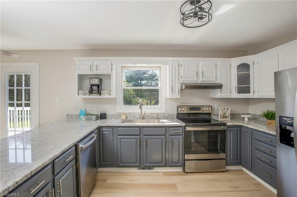 7517 Strawberry Road Summerfield, NC 27358 - Photo 16 of 45 KITCHEN