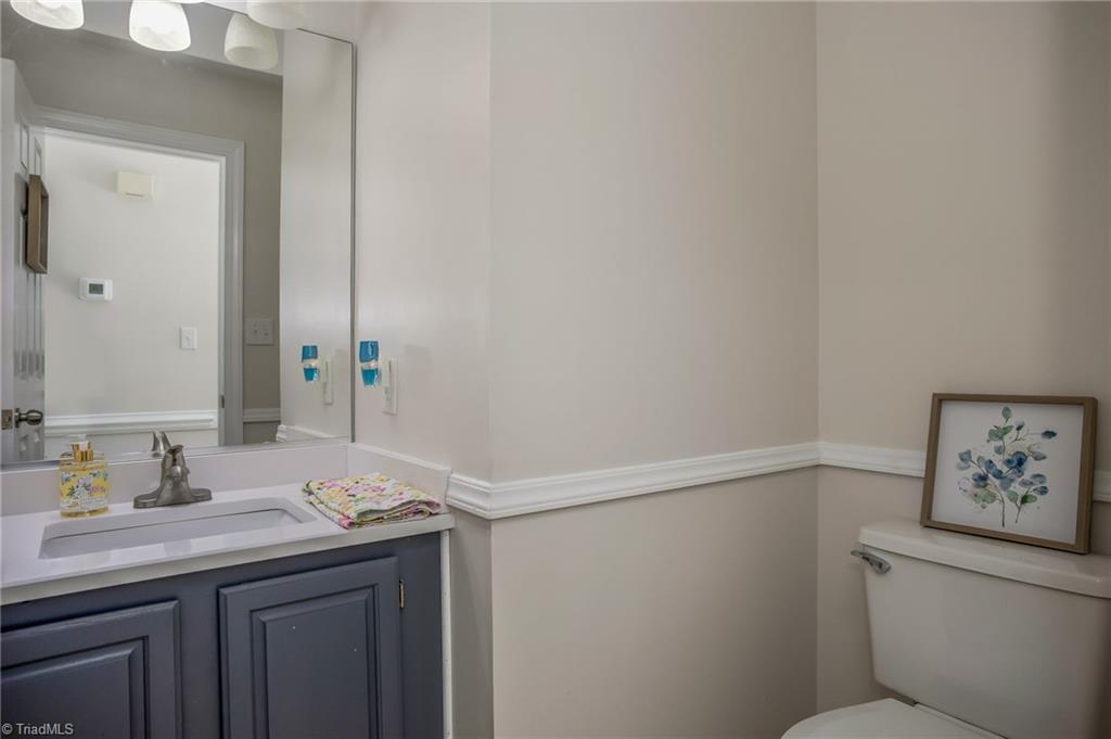 7517 Strawberry Road Summerfield, NC 27358 - Photo 22 of 45 DINING