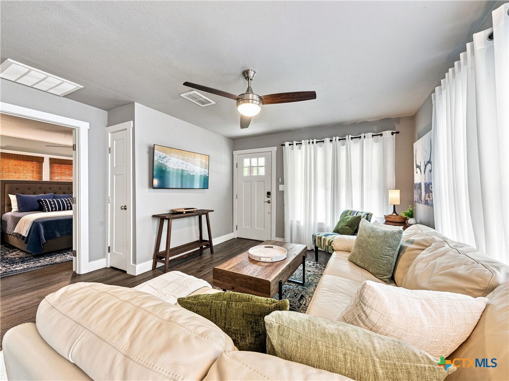 2288 Gruene Road New Braunfels, TX 78130 - Photo 9 of 26 Gallery Image 9