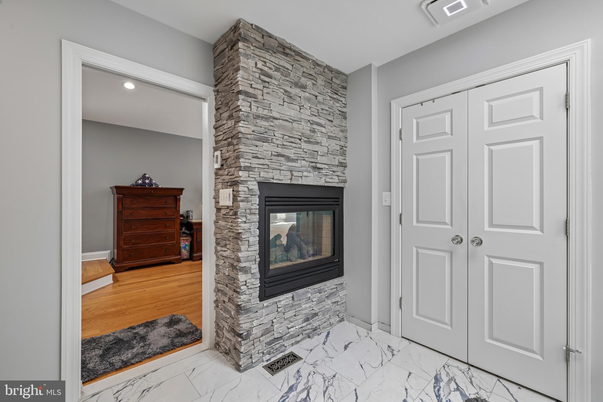 1501 Ritchie Street Annapolis, MD 21401 - Photo 29 of 59 Ensuite Bathroom -Double sided Gas Fireplace
