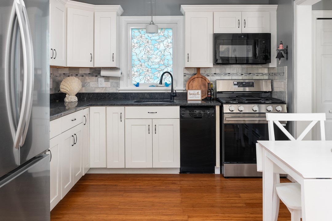 72 Bay Road Barrington, RI 02806 - Photo 10 of 25 Gallery Image 10