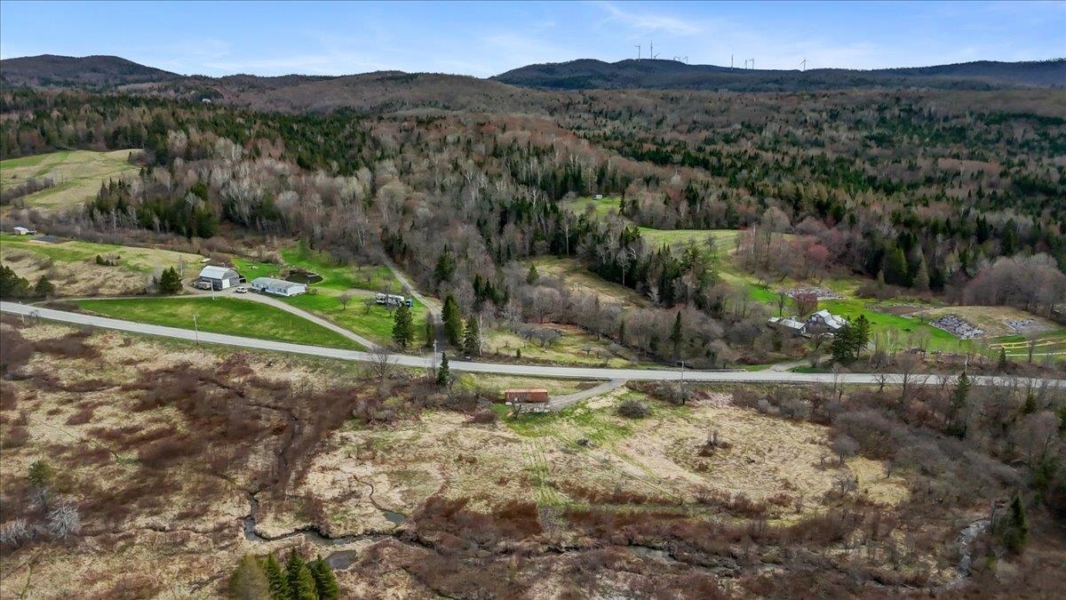 6847 Highway 122 Sheffield, VT 05866 - Photo 9 of 31