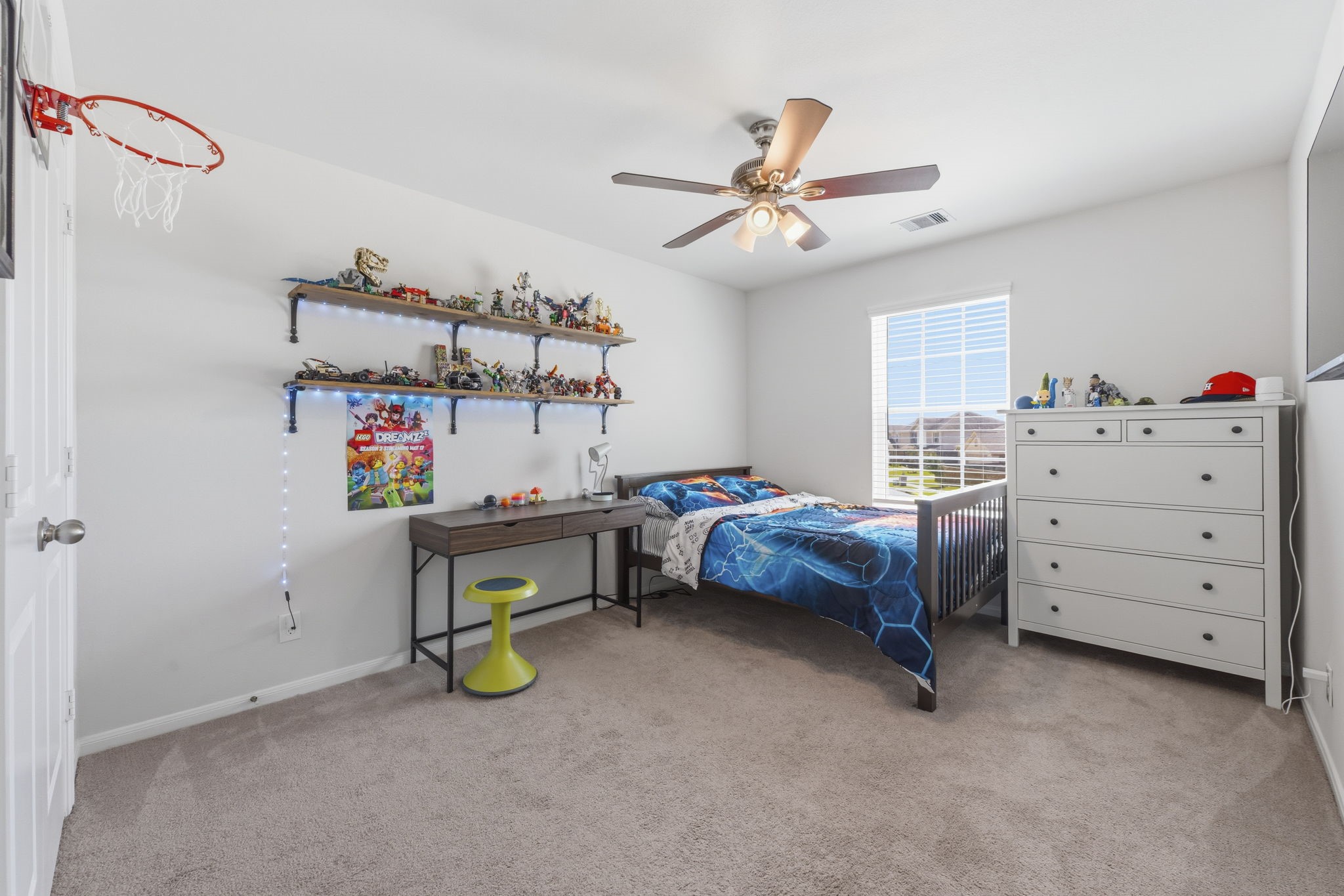 2401 Abbot Brk Drive Rosharon, TX 77583 - Photo 34 of 50 This secondary bedroom offers plush carpeting, a spacious wall closet, and a sunlit window with blinds. A lighted ceiling fan adds comfort and style, while convenient hallway access connects to a well-appointed shared bath serving Bedrooms 3 and 4.