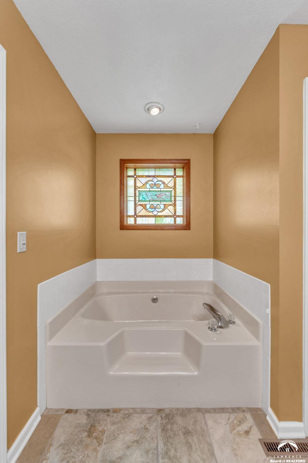 681 North 1495th Road Lawrence, KS 66049 - Photo 27 of 65 Gallery Image 27