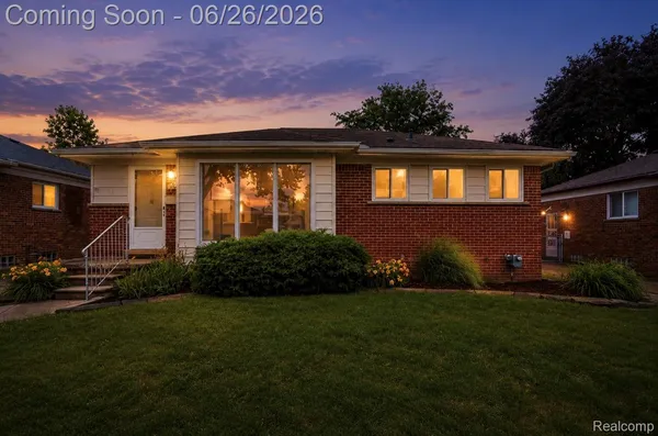 $315,000 | 25718 Harmon Street, St. Clair Shores, MI 48081
