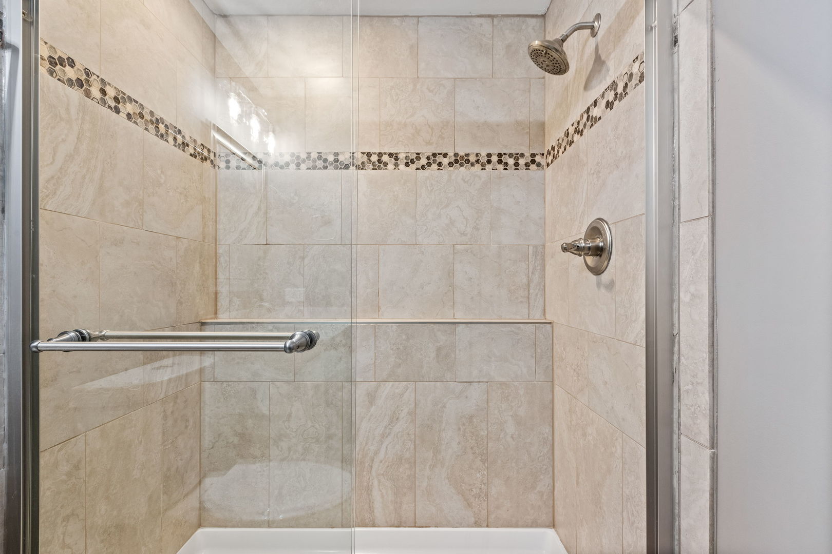 585 Cambridge Way Bolingbrook, IL 60440 - Photo 17 of 20 a bathroom with a shower