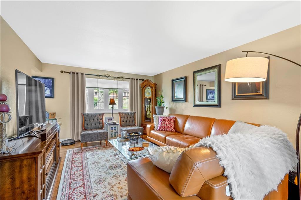 329 Orchard Spring Road Pittsburgh, PA 15220 - Photo 11 of 25 Gallery Image 11
