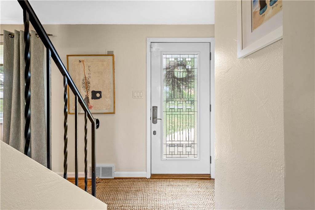 329 Orchard Spring Road Pittsburgh, PA 15220 - Photo 3 of 25 Gallery Image 3