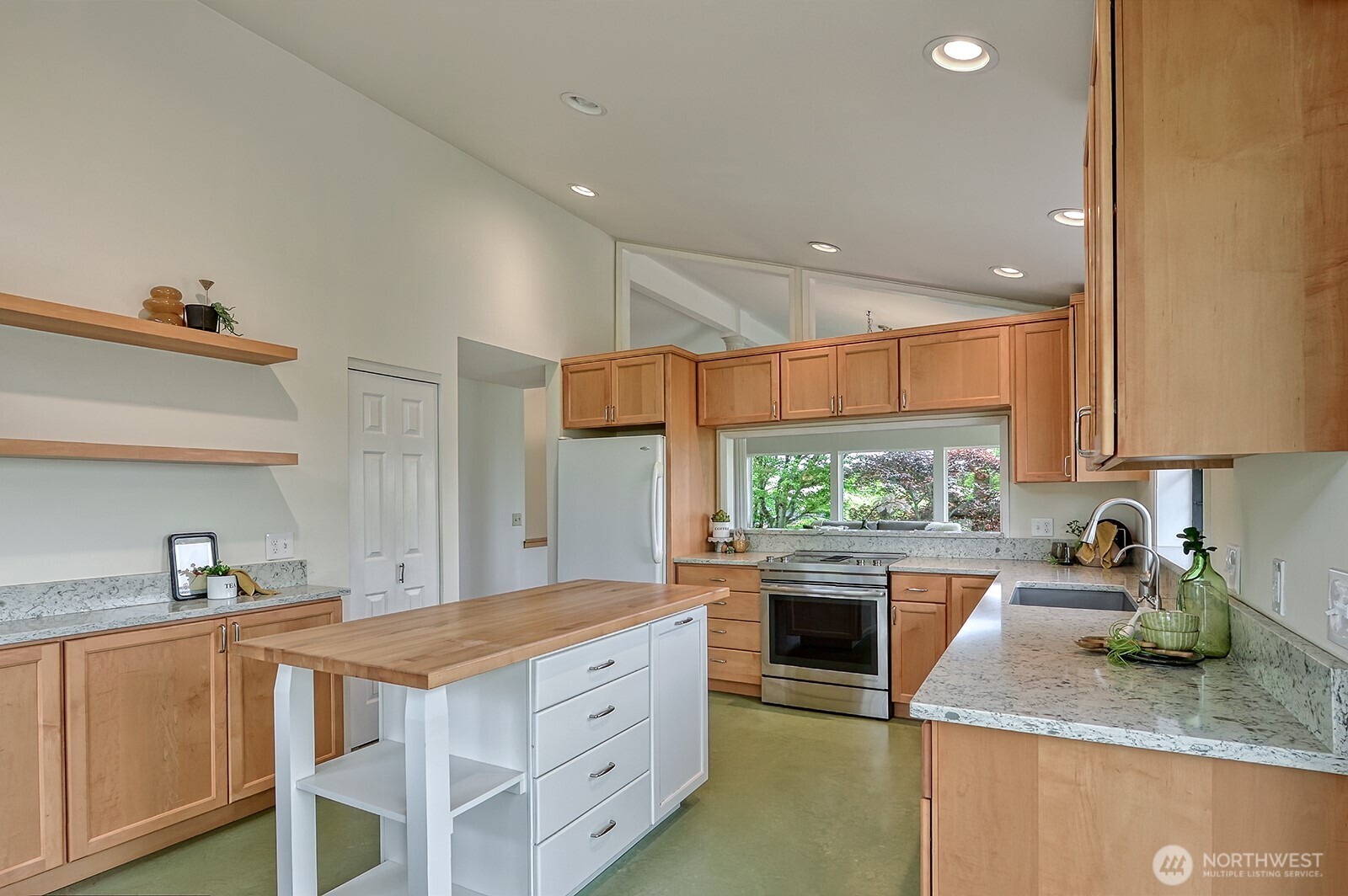 1008 West Toledo Street Bellingham, WA 98229 - Photo 13 of 40