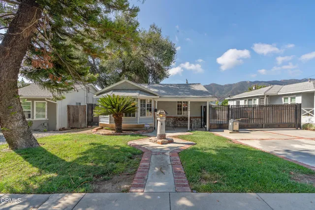 a view of a house with a yard