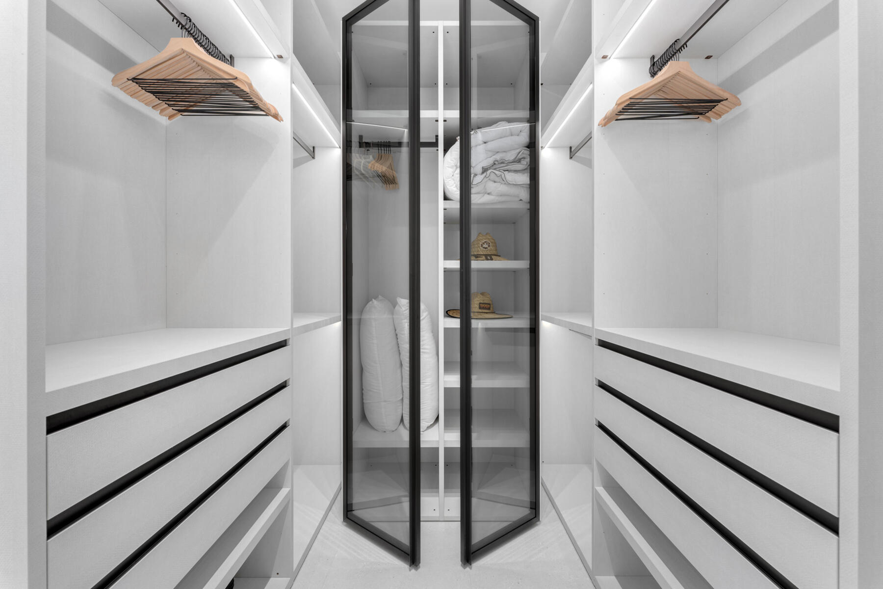 64 Andros Road Key Largo, FL 33037 - Photo 27 of 62 Primary Suite walk in closet