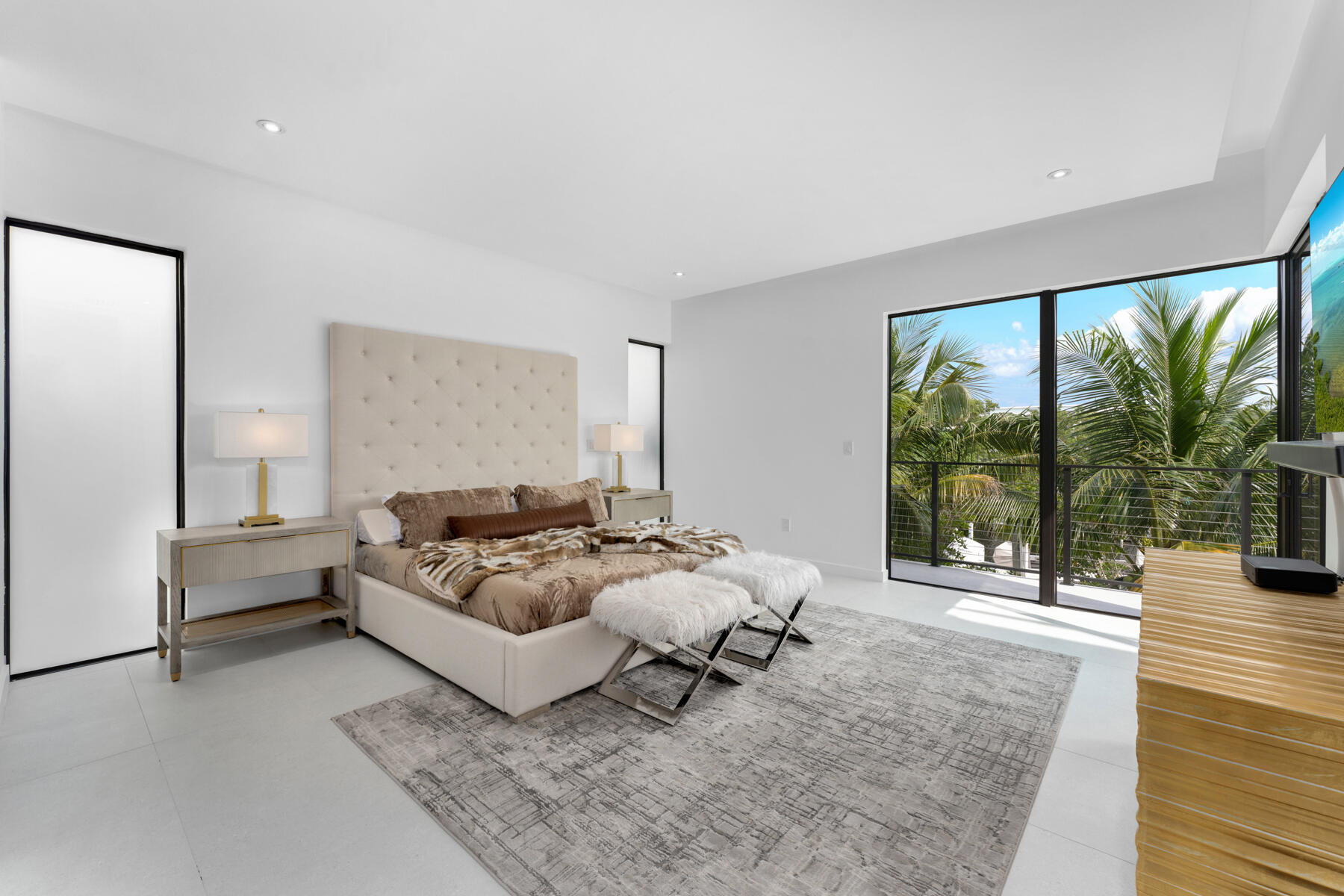 64 Andros Road Key Largo, FL 33037 - Photo 36 of 62 Primary Ensuite spacious and bright