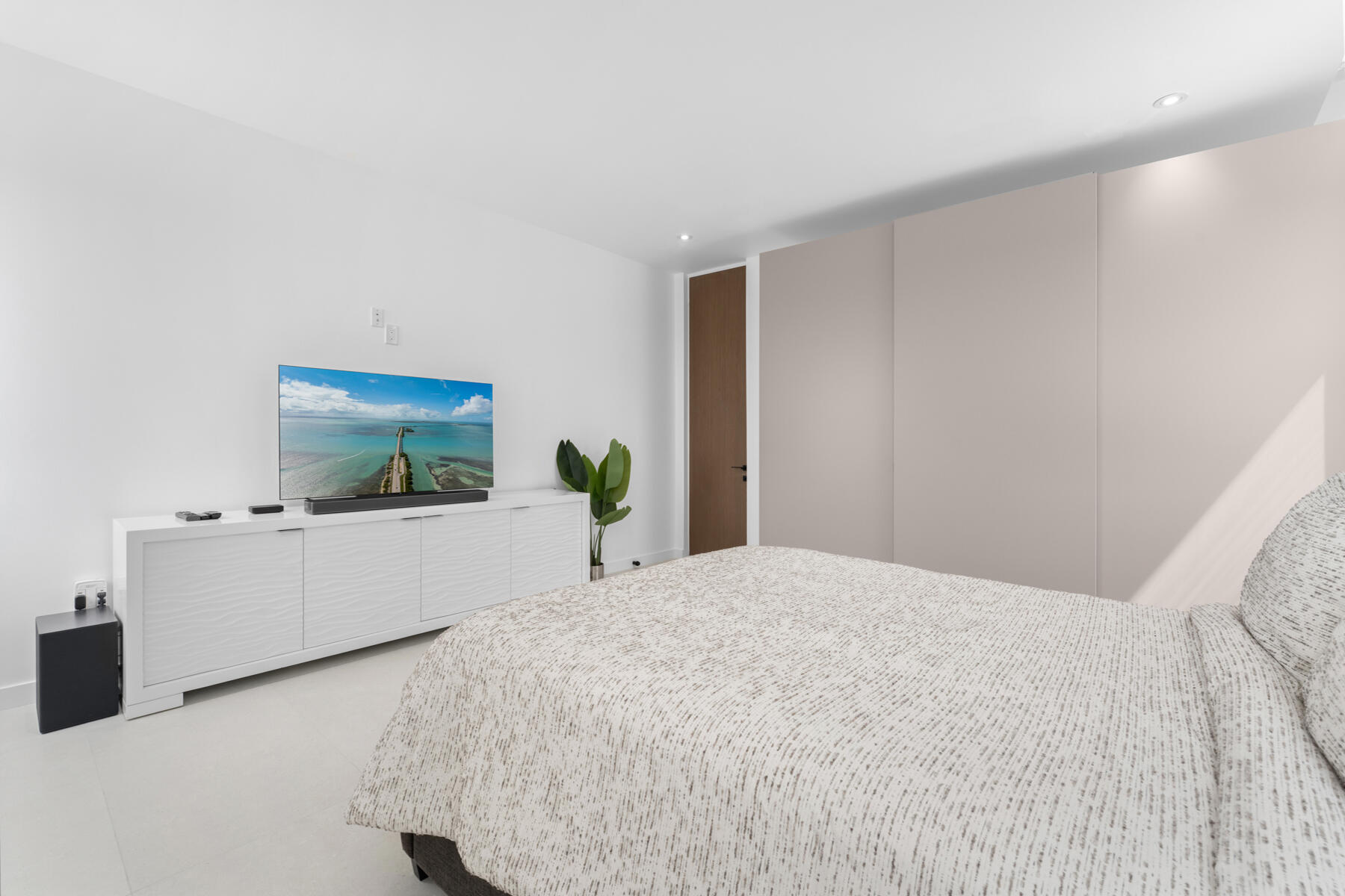 64 Andros Road Key Largo, FL 33037 - Photo 39 of 62 2nd guest suite