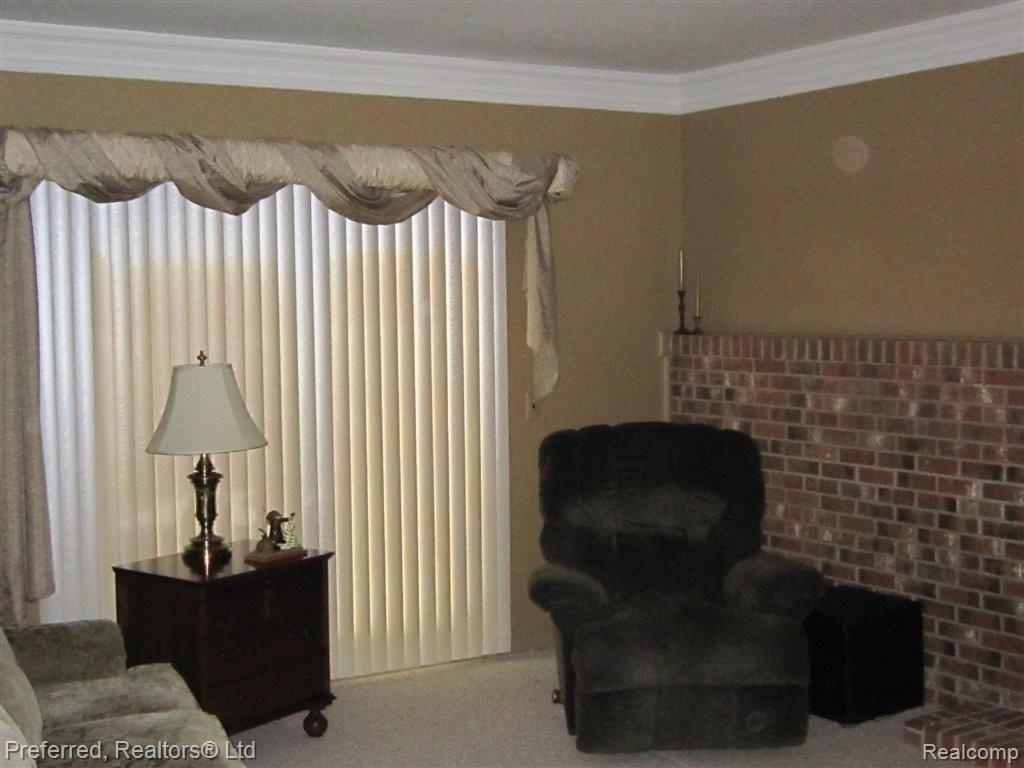 39841 Coronation Road Canton, MI 48188 - Photo 12 of 21 Family Rm.JPG