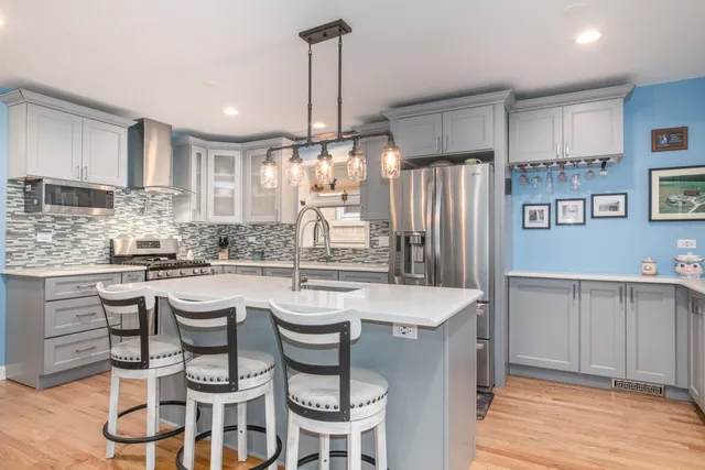 $560,000 | 7417 North Oleander Avenue, Chicago, IL 60631