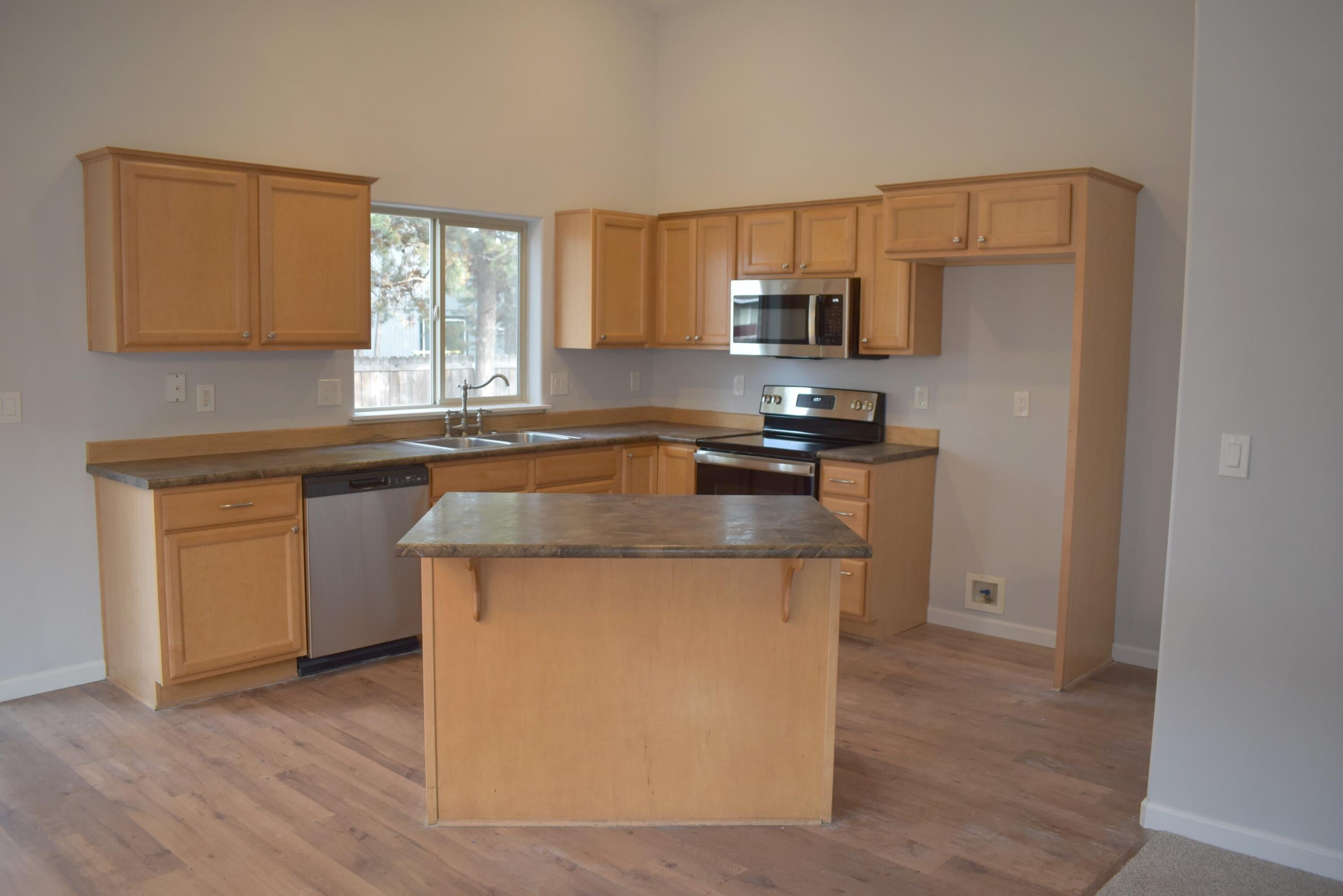 16472 Riley Drive La Pine, OR 97739 - Photo 16 of 23 Kitchen 2