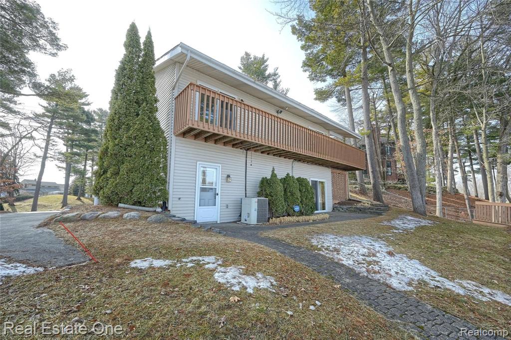 944 Pine Tree Road Lake Orion, MI 48362 - Photo 52 of 81 Gallery Image 52