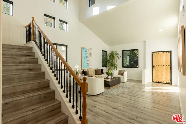 $1,429,000 | 18404 Arminta Street, Reseda, CA 91335