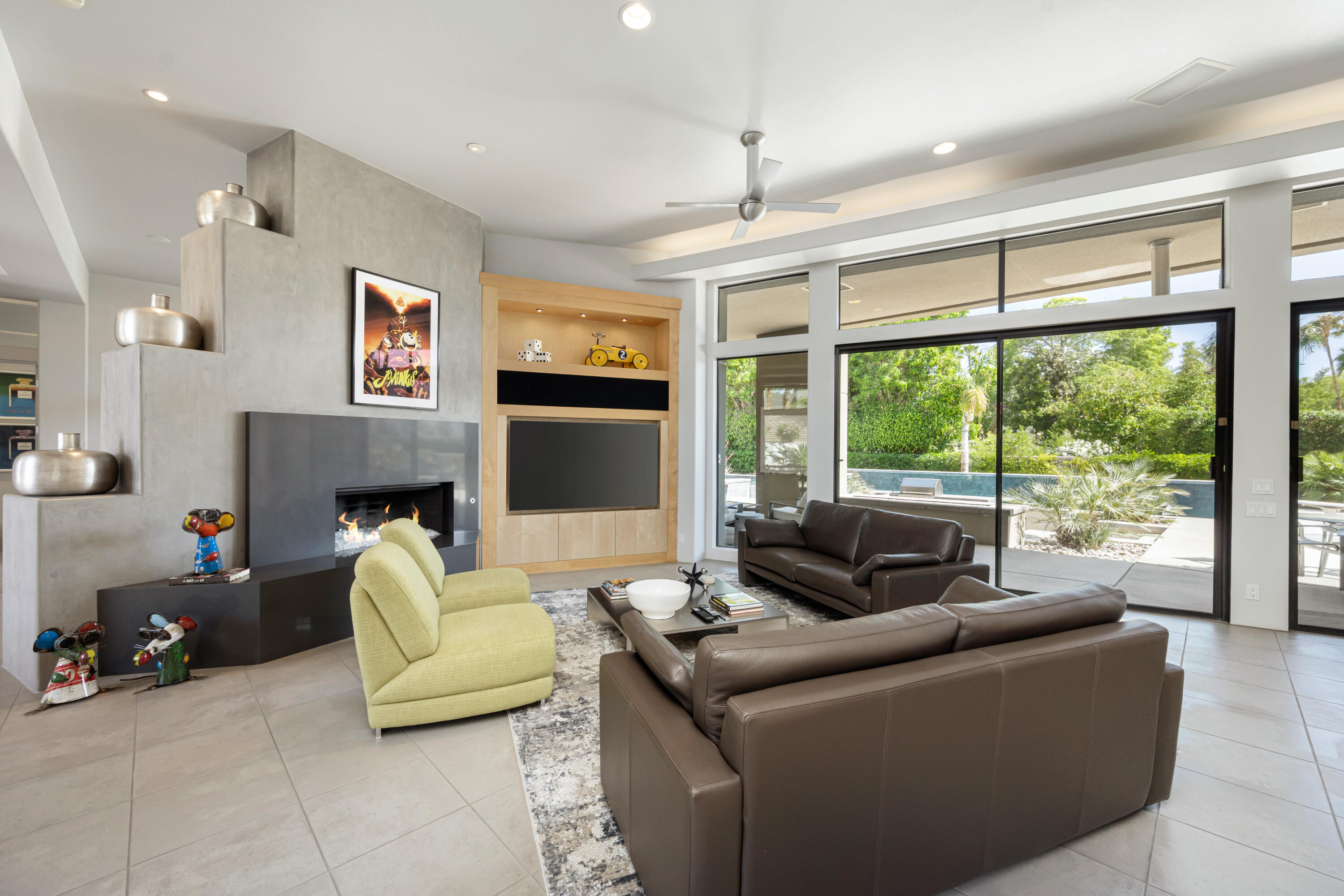 18 Boulder Lane Rancho Mirage, CA 92270 - Photo 11 of 41 a living room with furniture and a flat screen tv