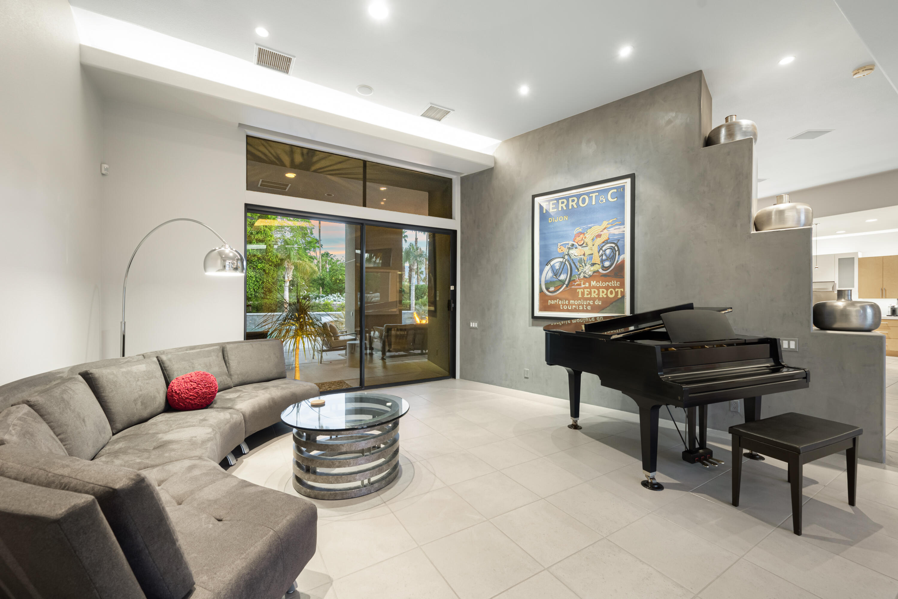 18 Boulder Lane Rancho Mirage, CA 92270 - Photo 8 of 41 a living room with furniture and a potted plant