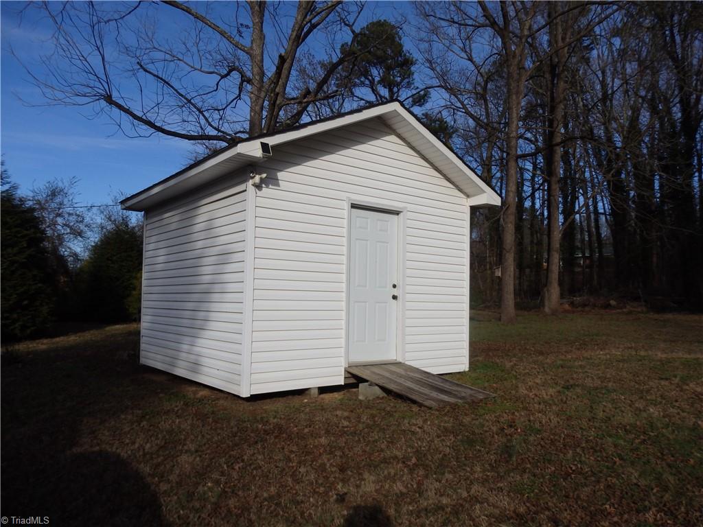 410 Spring Street Denton, NC 27239 - Photo 7 of 16 Strorage building