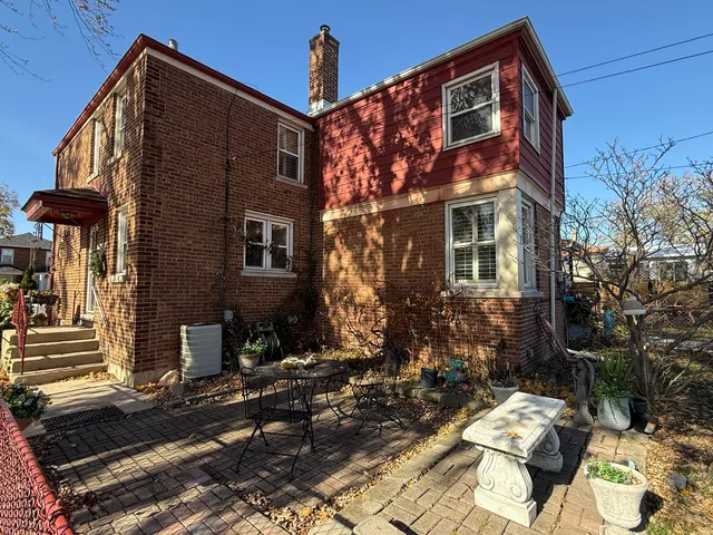 a view of a house with a garage