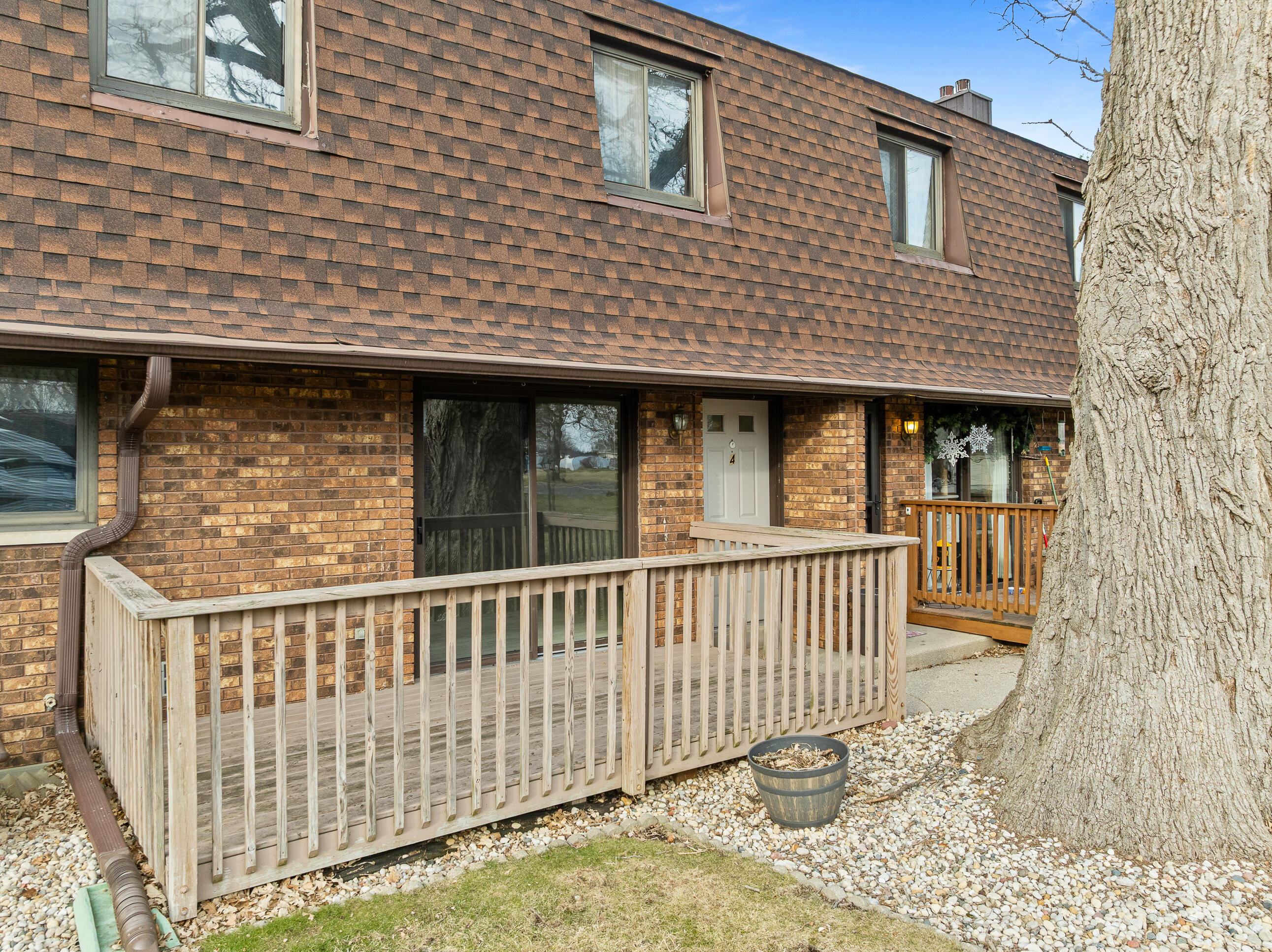 620 Bowers Boulevard, Unit 4 Delavan, WI 53115 - Photo 2 of 27 620 Bowers Blvd, Apt 4-5